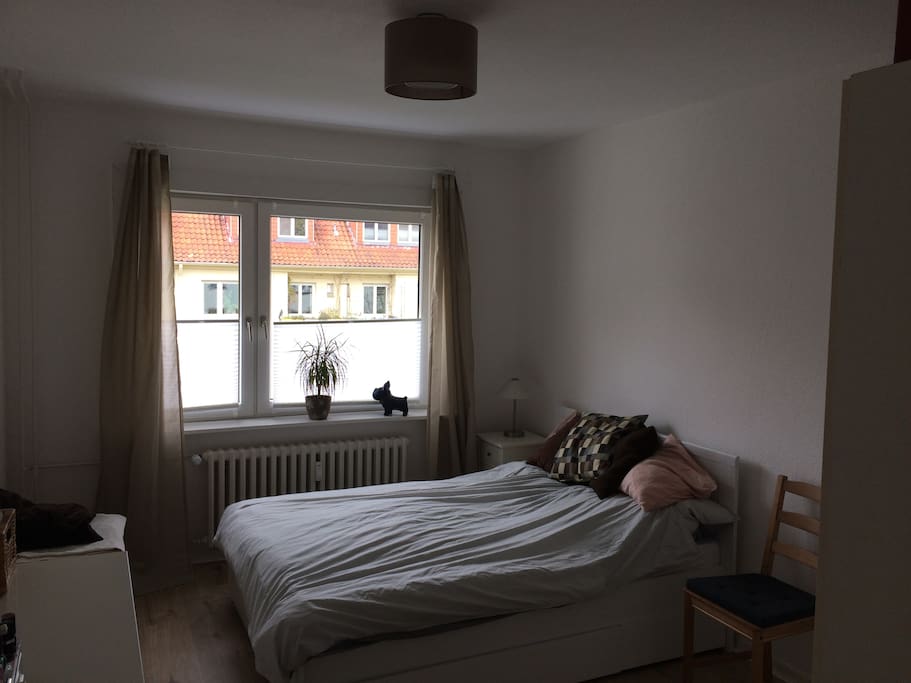 Schlafzimmer/Bedroom