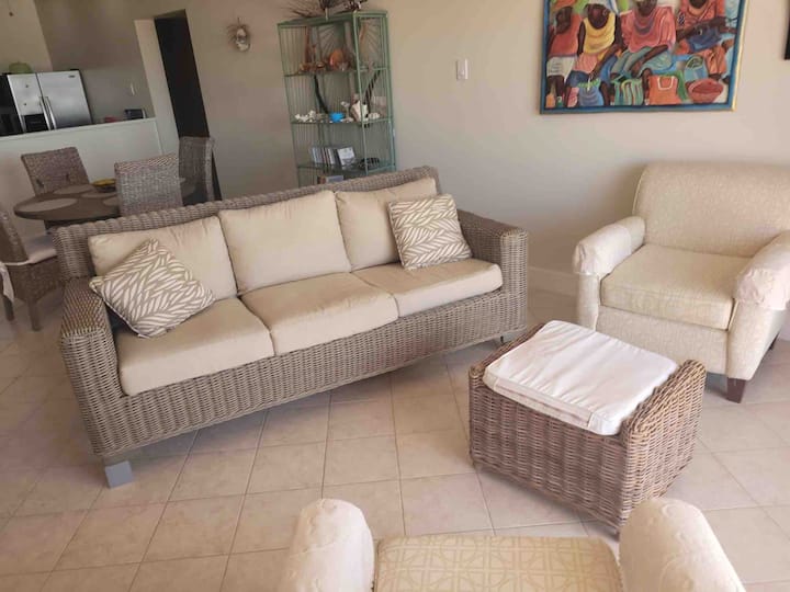 Beautiful 3 Bed Apartment W Pool 10mins To Gibbes - Barbados
