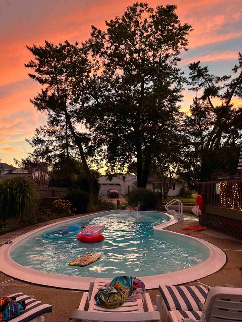 Mimosa Salt Water Pool & HOT TUB Oasis, Sleeps 8