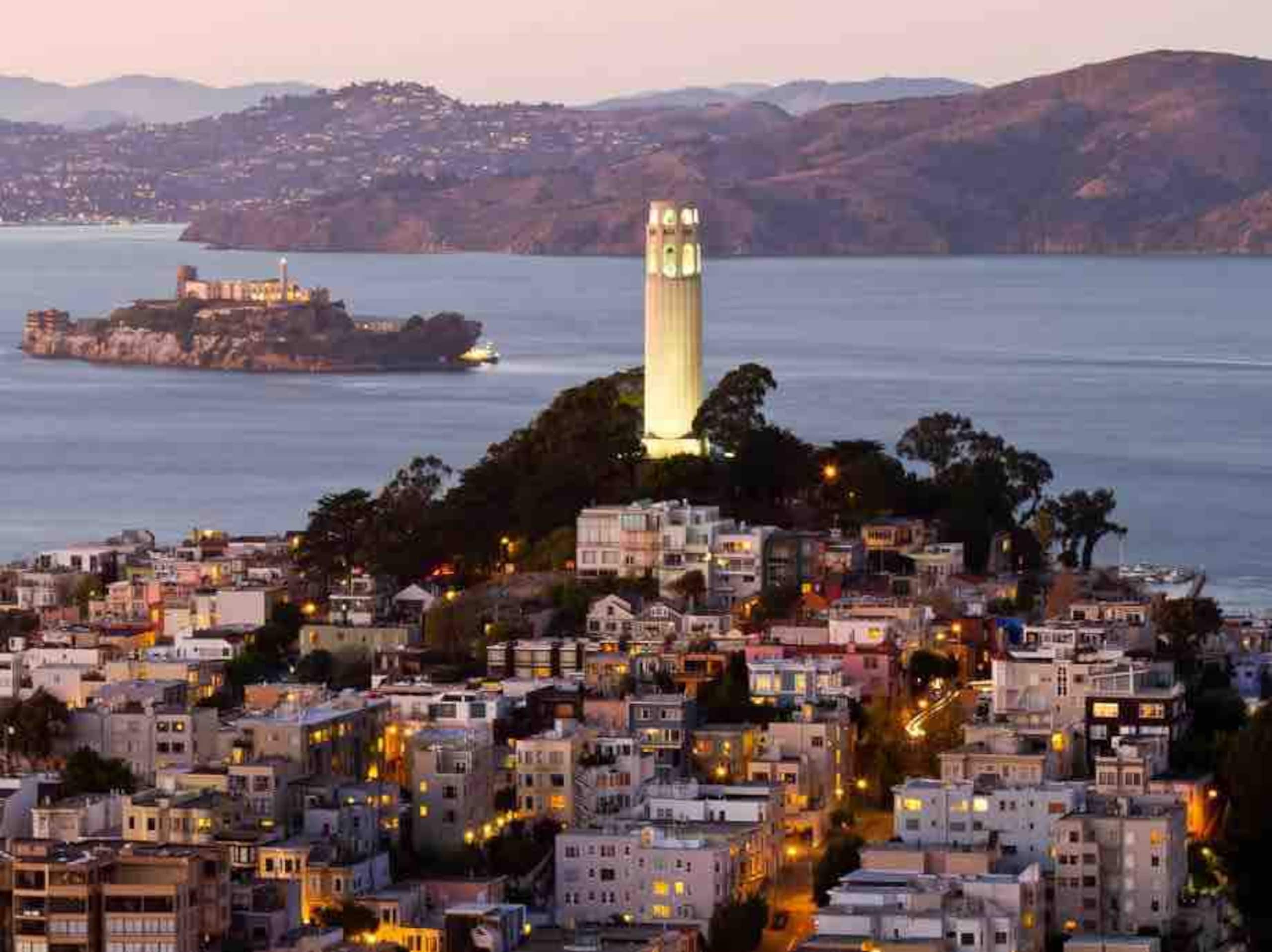 Villa in San Francisco · ★4.95 · 5 bedrooms · 6 beds · 3 baths - Image 77