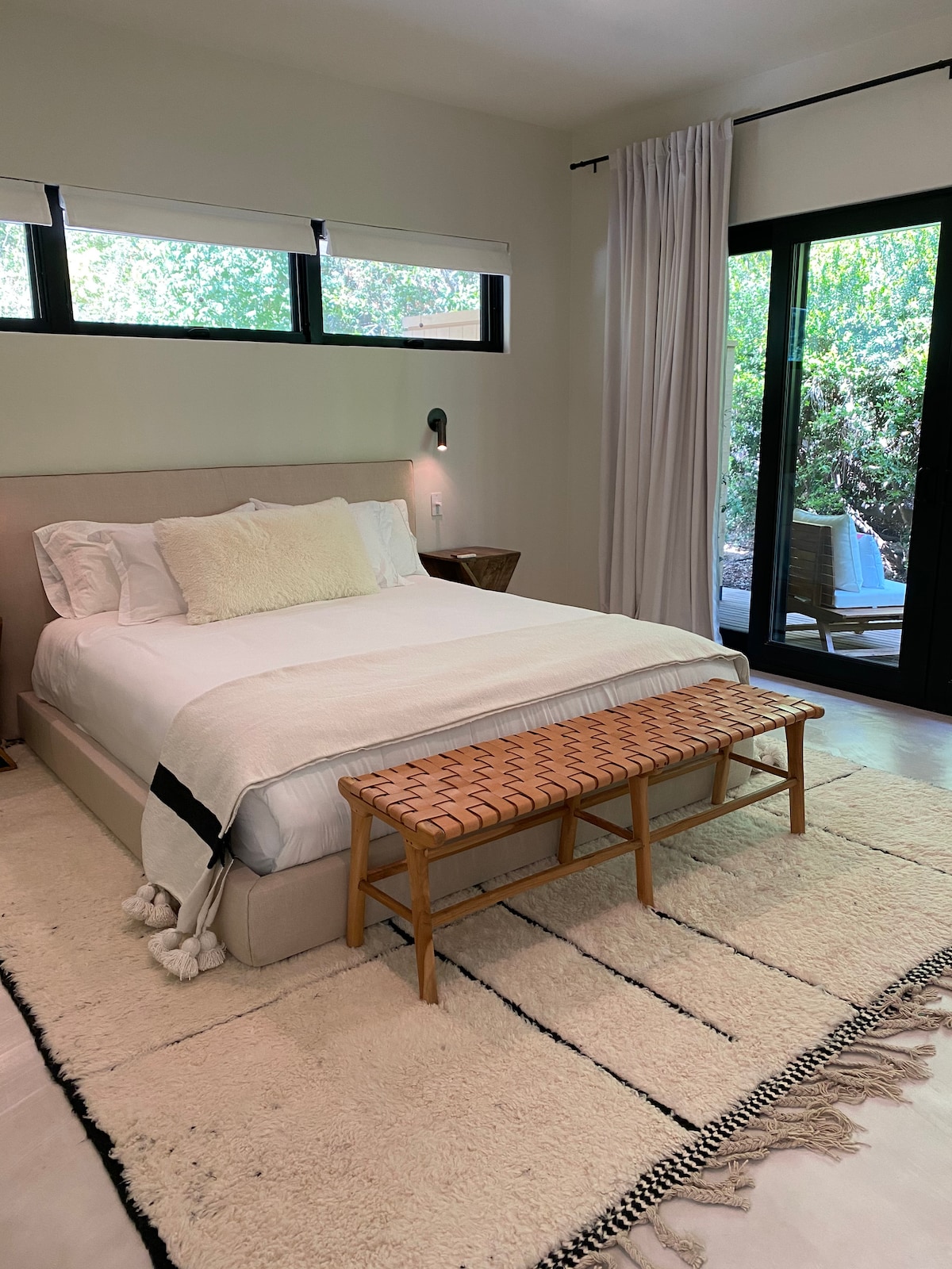 Bračni krevet (180x200) i privatna vanjska terasa 