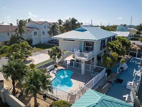Tropical Getaway 3/3 with 100’ boat dock and pool