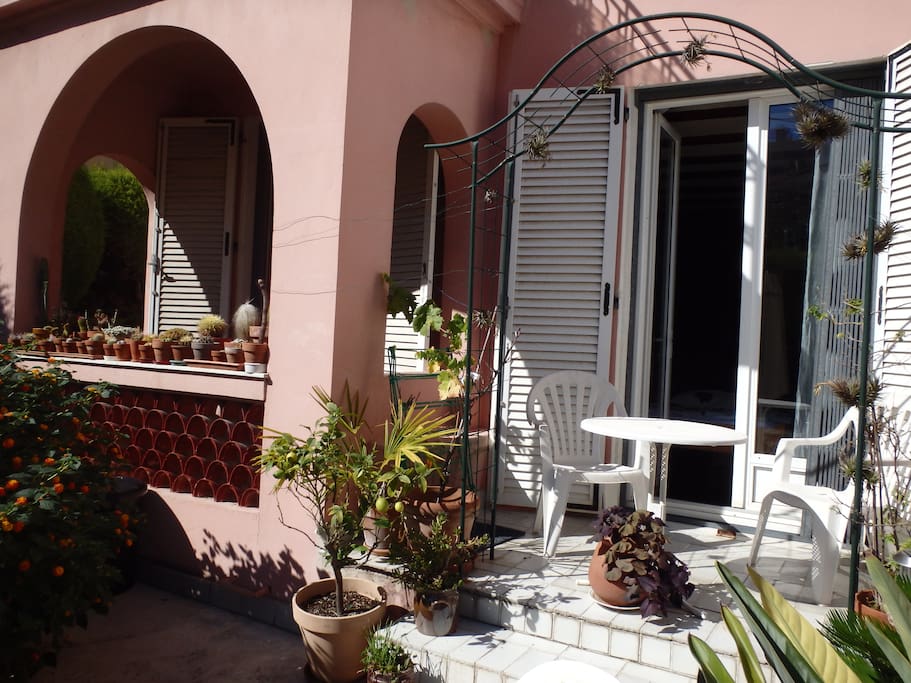 accès par le jardin