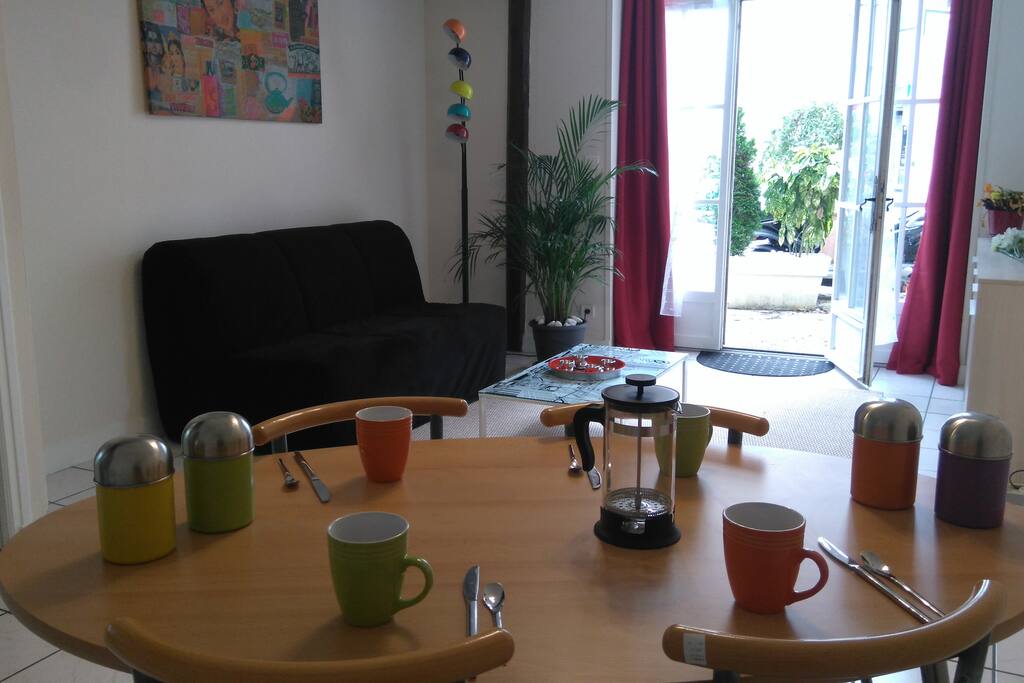Le salon-salle à manger.