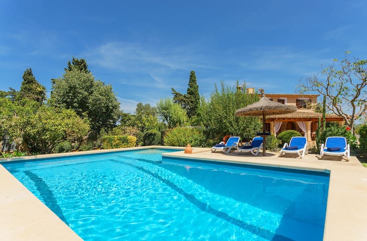 Villa with pool, AC, wifi