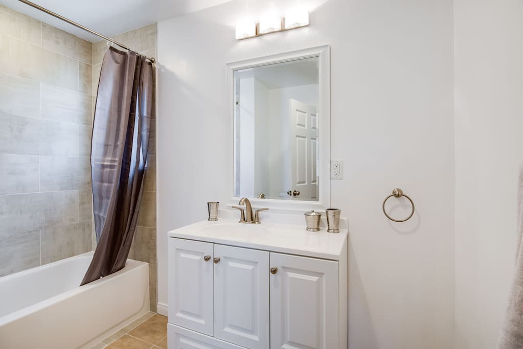 Newly Renovated Bathroom with tub/shower combo