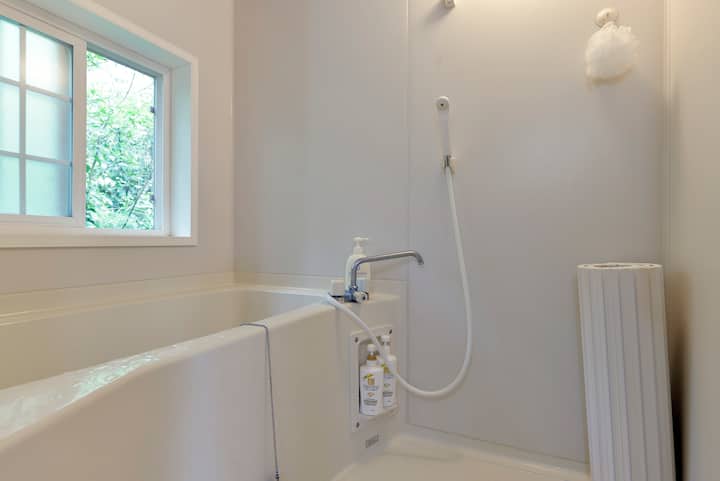 バスタブとシャワー