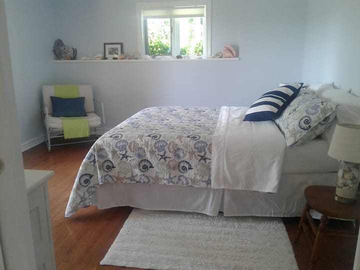Bedroom with Queen Bed