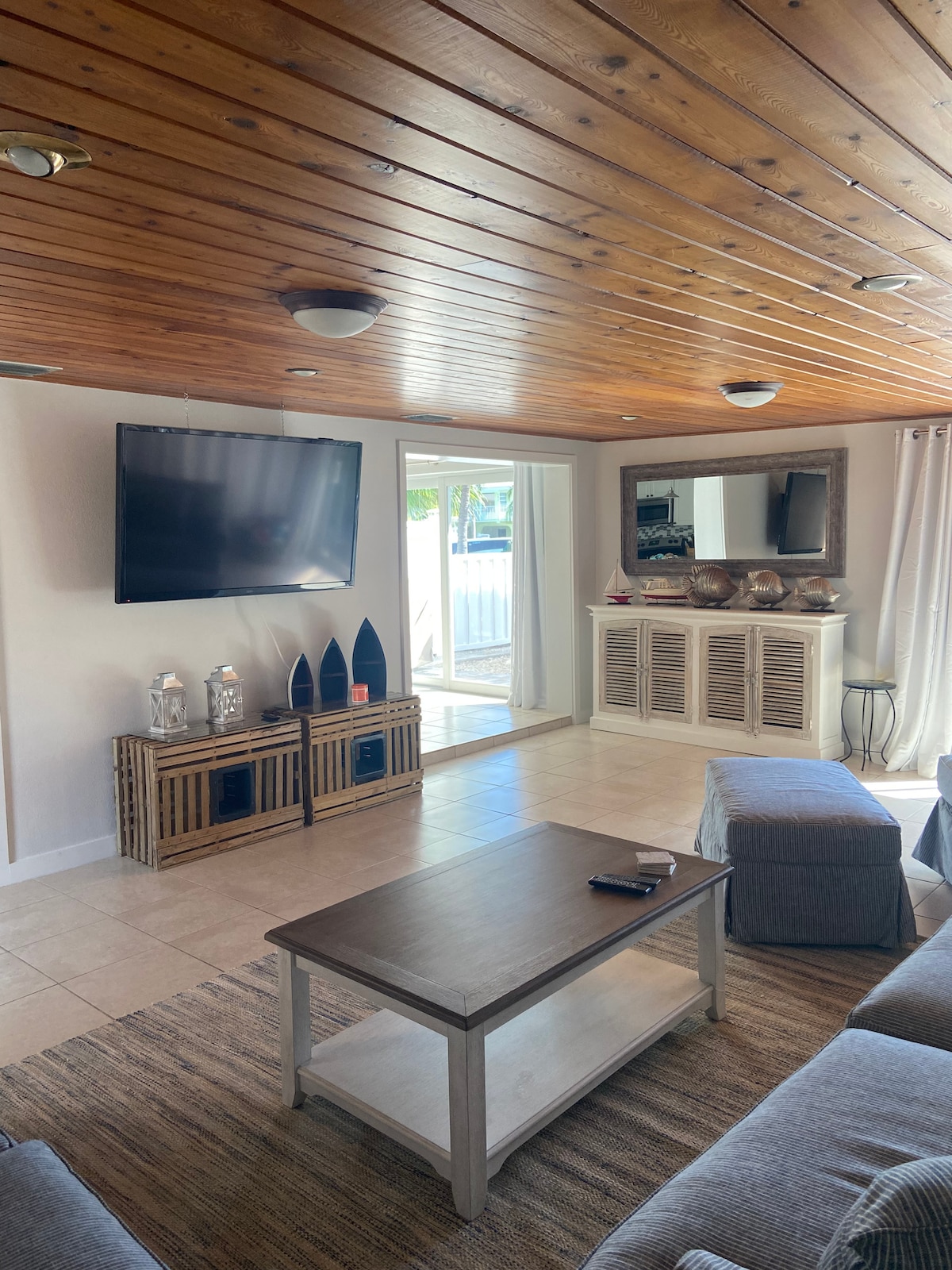Successful Airbnb property: Updated Key Colony Tiki Hut-37.5 Dock-Cabana Club in Key Colony Beach