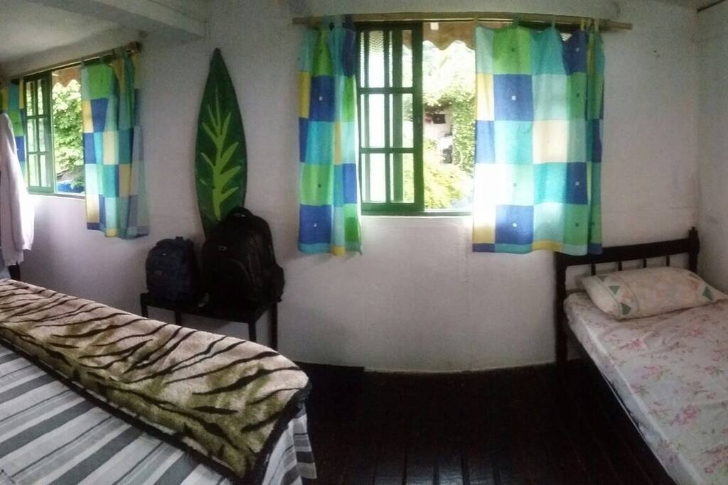 Quarto casal com cama extra