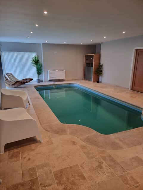 Luxury annex with pool & spa facilities