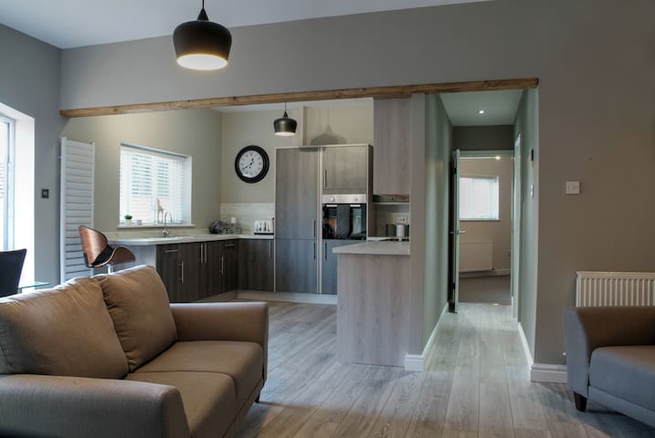 Luxury apartment+annexe Central Beverley. Parking