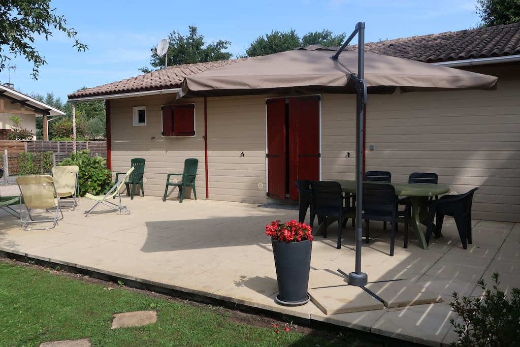 Terrasse avec salon de jardin