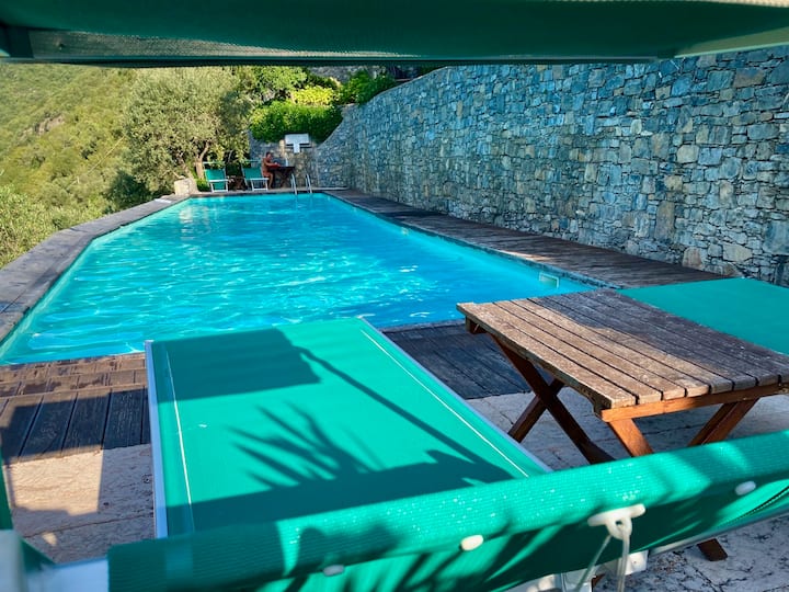 Apartment with pool in the mountains, near the sea, Liguria