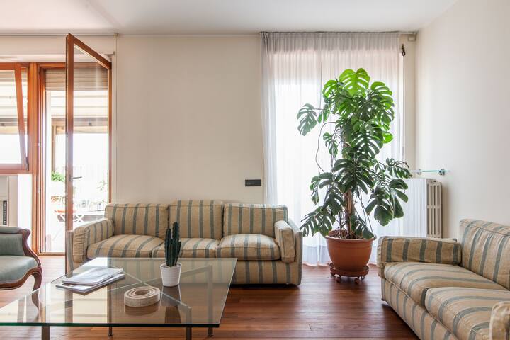 Uber-central, well connected, quiet gallery image 3