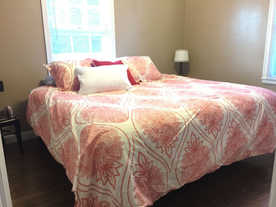 King sized bed in Master bedroom is very comfortable.