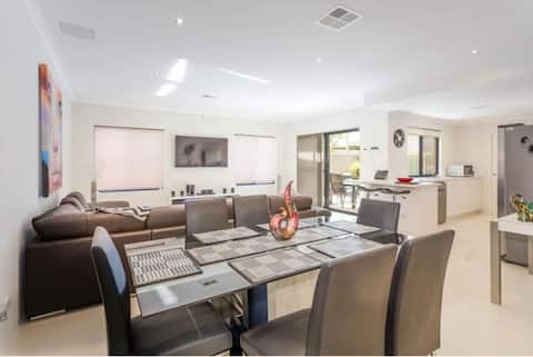 Relax on Raleigh A * close to Perth city