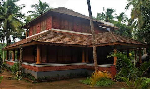 Poonthanam Homestay-river facing A/C family suite