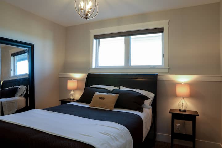 1号卧室配备标准双人床。