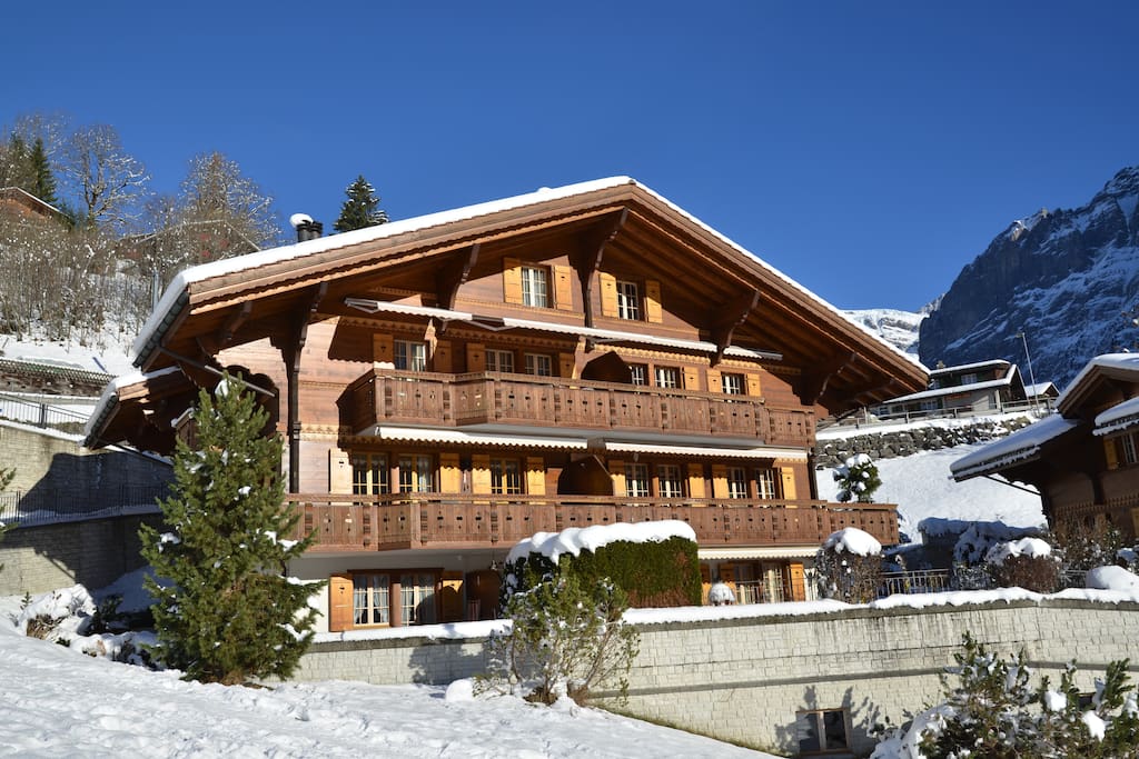 Chalet im Winter
