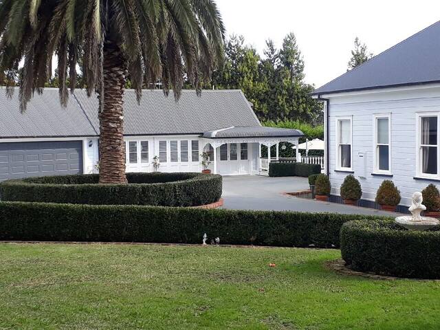 The West Wing - Our Little Piece of Paradise