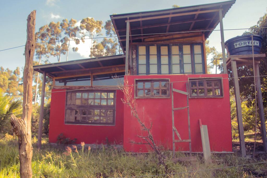 Vista lateral externa da casa
