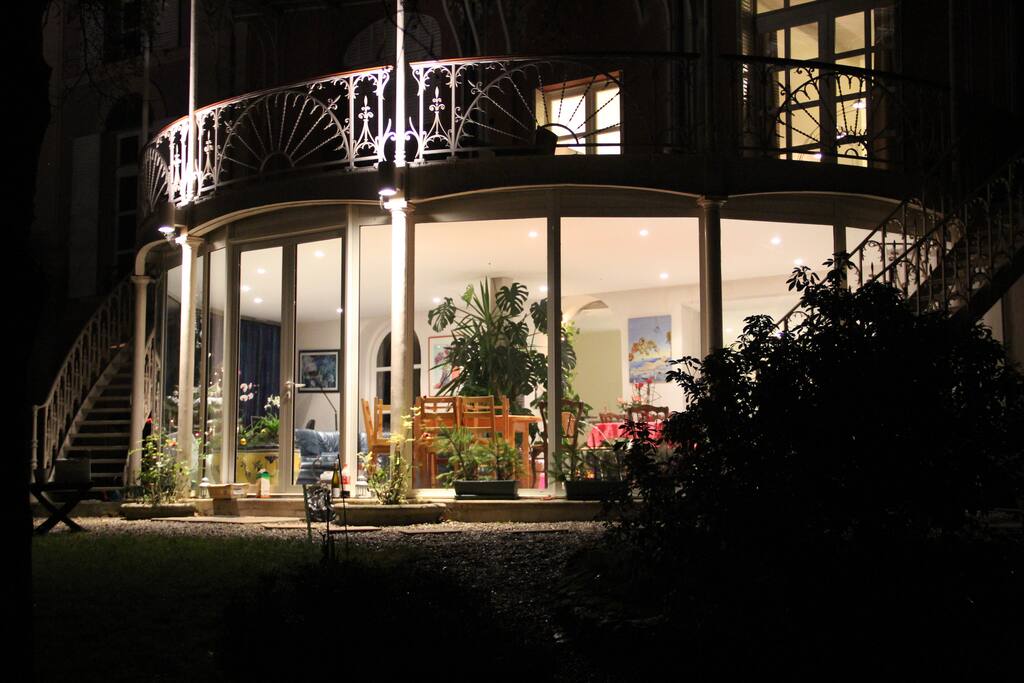 Le salon jardin d'hiver/ The winter garden salon.