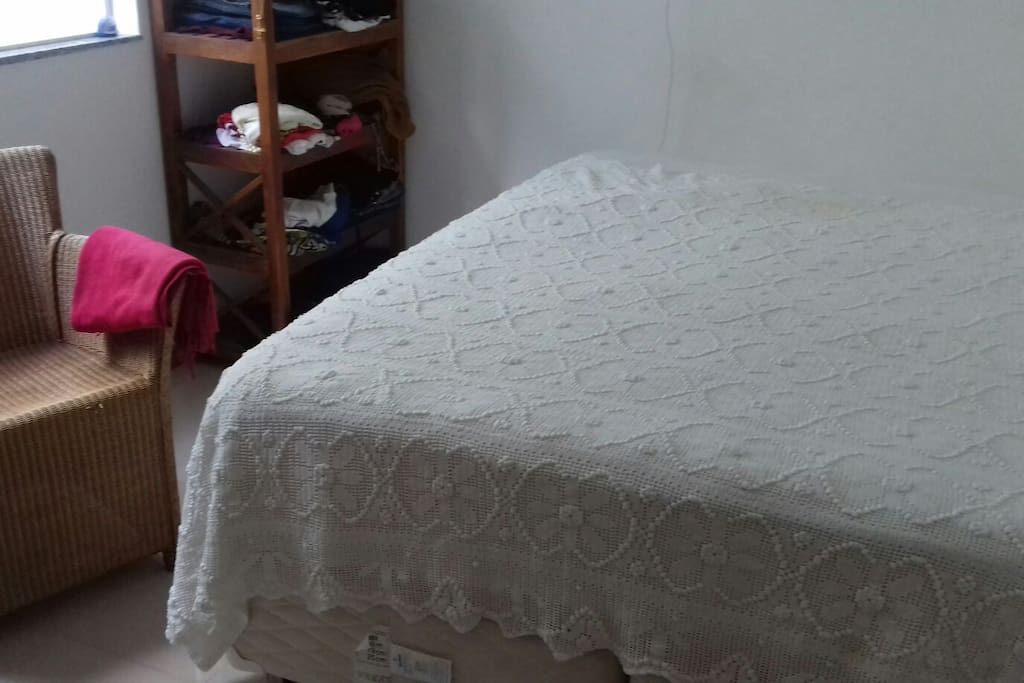 Suíte com cama Box 180