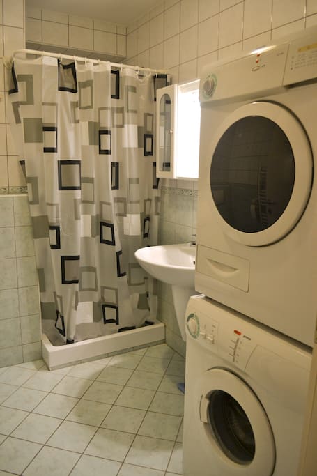 Bathroom with a washing machine and a dryer
