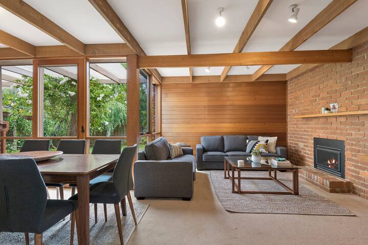 Stylish single storey Family Home near the Beach