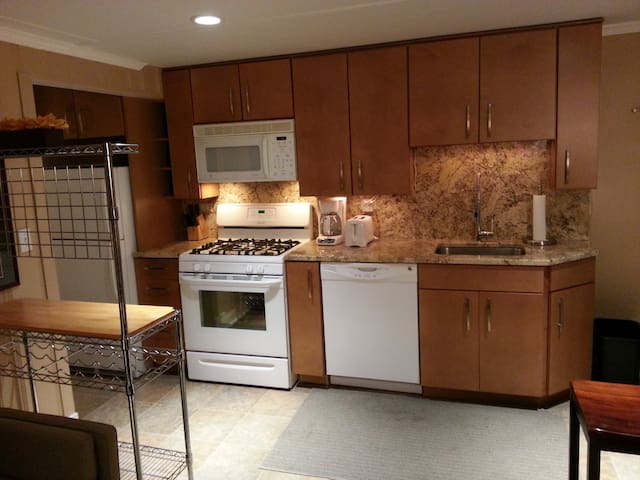 1-BR Beach block condo #7- near Convention Center