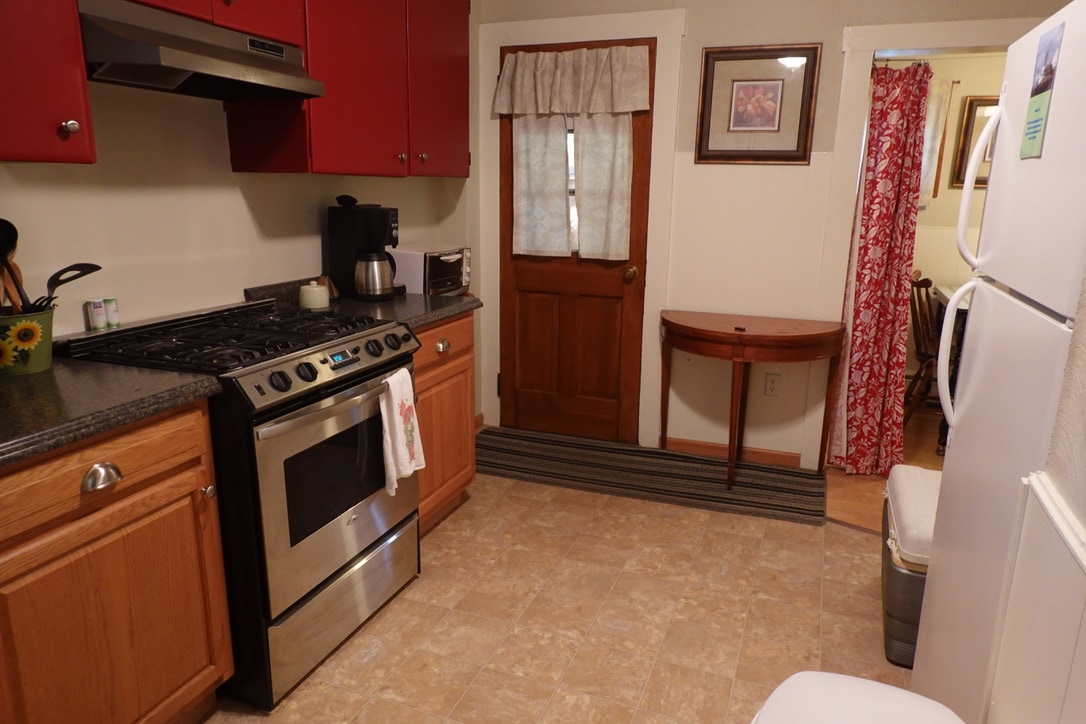 Premium gas stove...now your cookin' :) at Cozy House in Ridgway