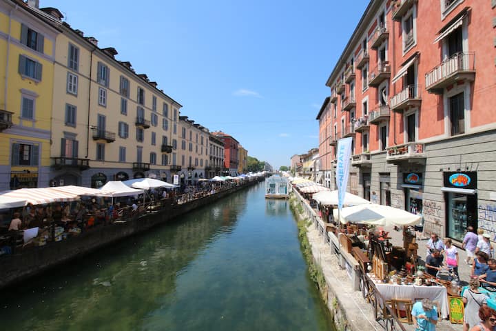 Charming flat on the Naviglio Grande