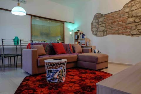 From Mammassunta: spacious house at the Arch of Trajan