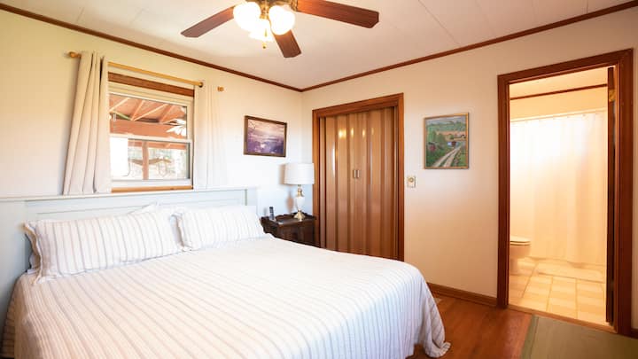 Master Bedroom (King)