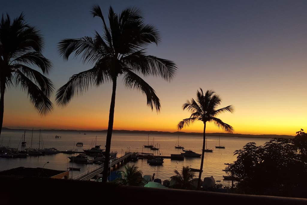 Pôr do sol visto da varanda do apto.