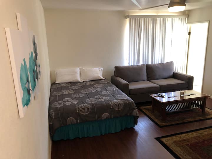 Private Goleta Studio with Balcony Guest suites for Rent in Goleta