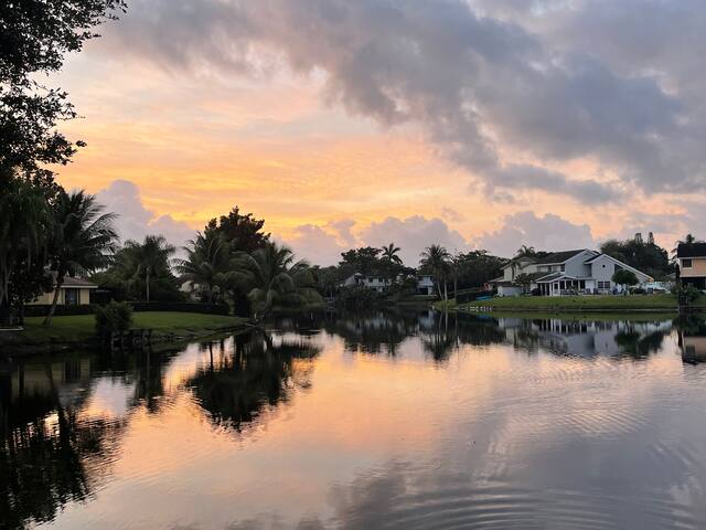 LakeFront – Home Near Casino w private pool gallery image 5