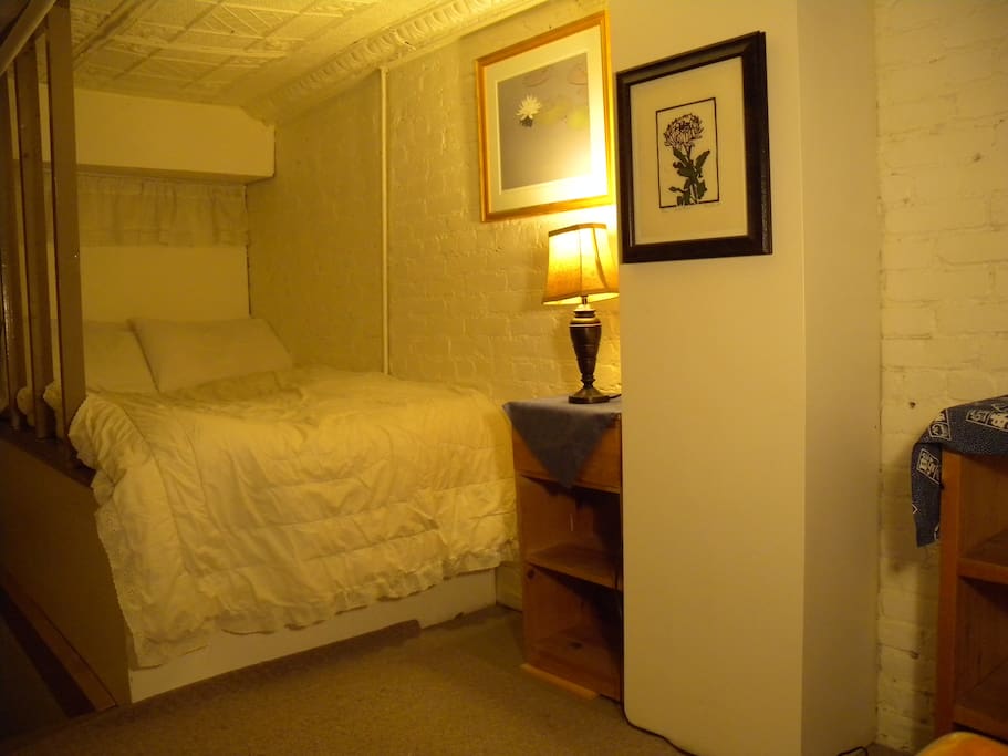 single bed room