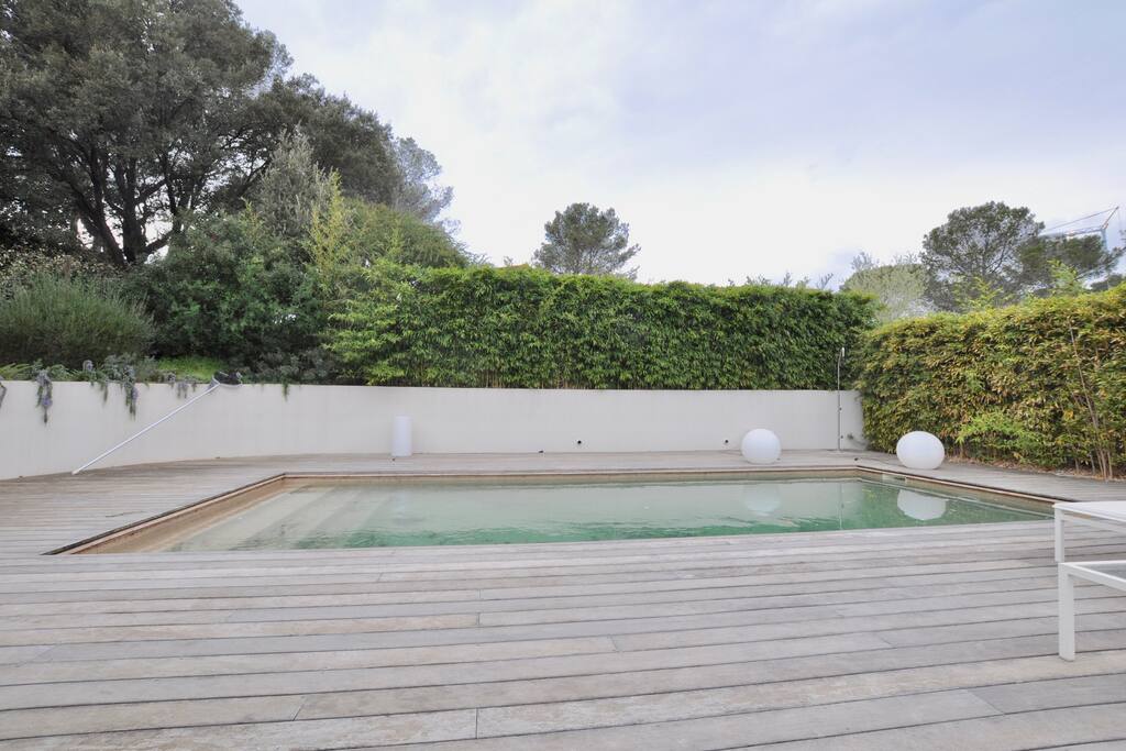 Piscine et et sa plage