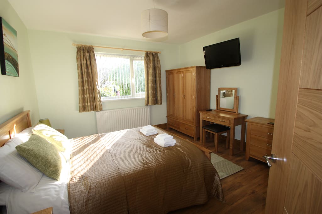 Master bedroom with Tv/ Oak furniture triple wardrobe, ensuite shower, hairdryer