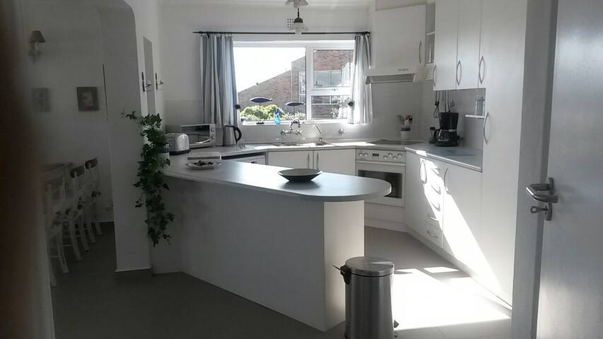 Endless Summer Balcony Apartment gallery image 2