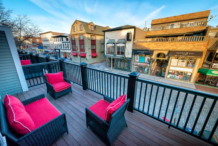 Corner Apt, Open Floor Plan In Downtown Newport gallery image 2