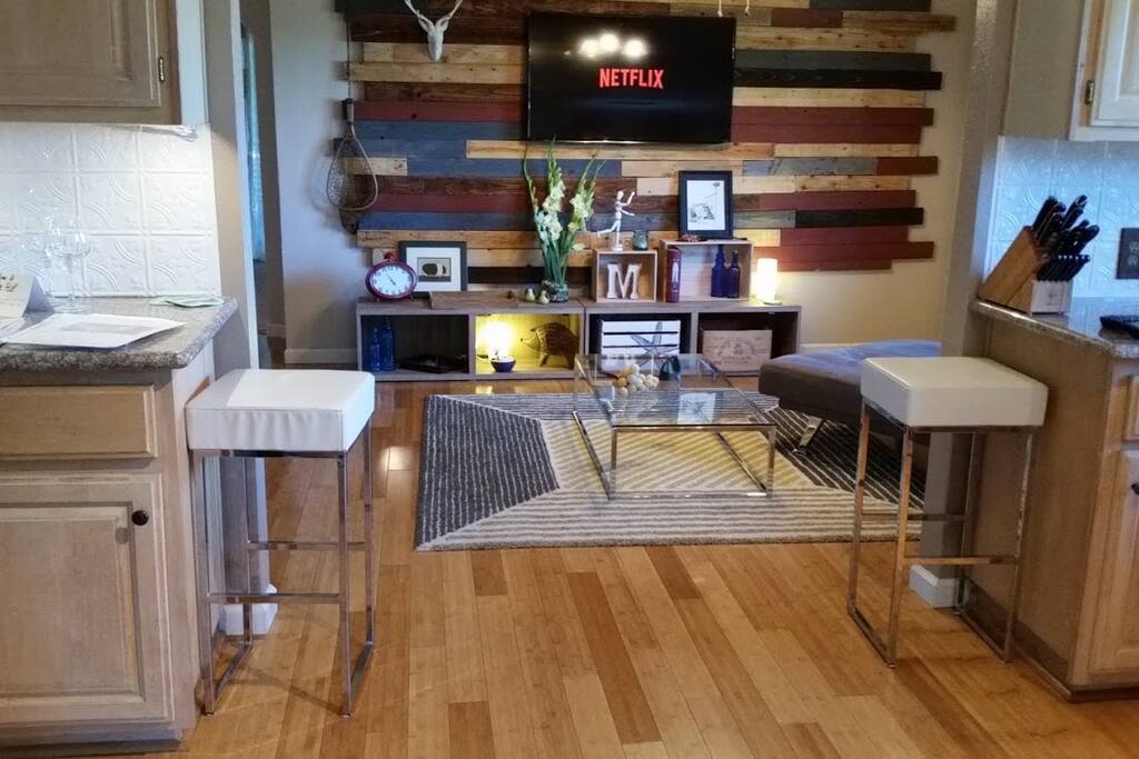 Family room with satellite TV and ROKU streaming media and WI-FI