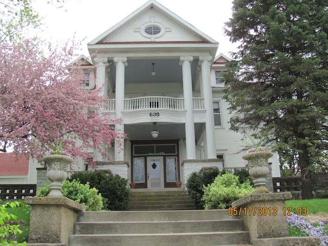 Airbnb Eldora Vacation Rentals Places To Stay Iowa