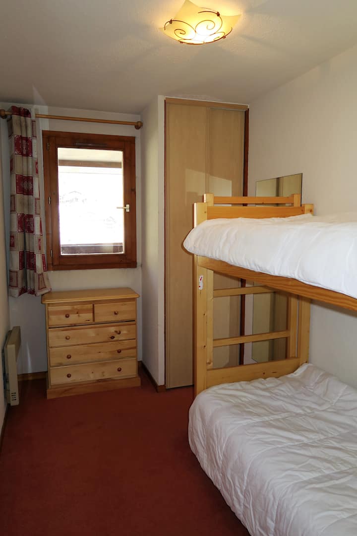 საძინებელი 2 ორსართულიანი საწოლით