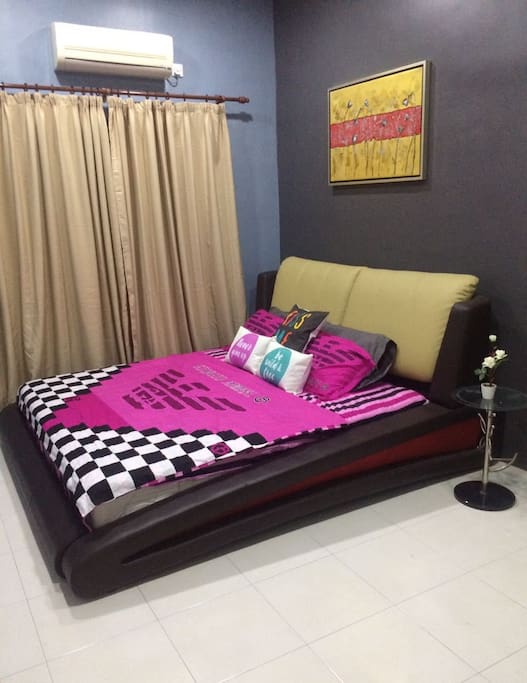 Bedroom 1 - Deluxe Room (King Size Bed)
