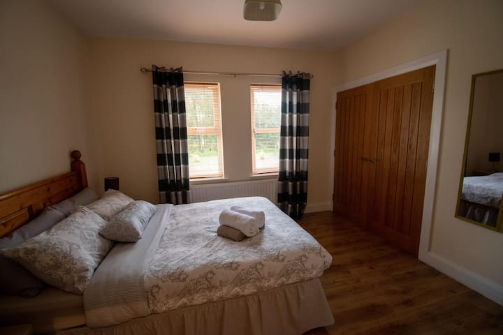 2nd ground floor bedroom