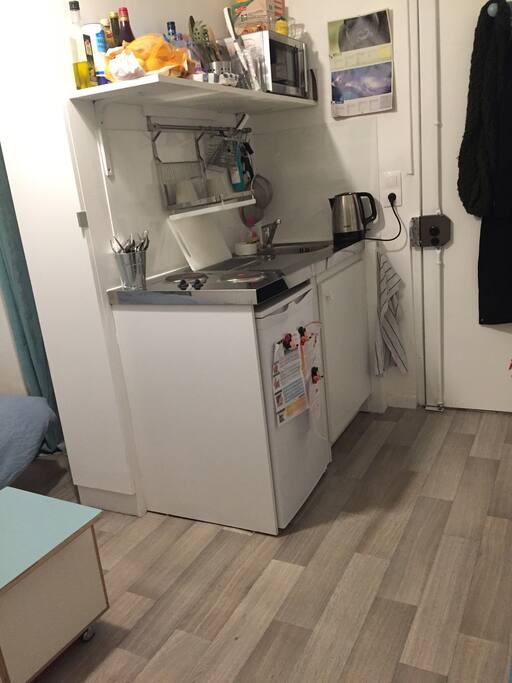 The Kitchen / La Cuisine