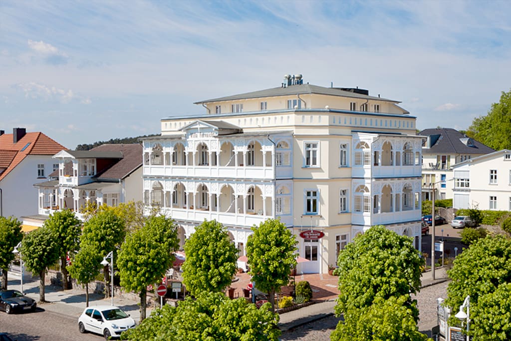 Die Außenansicht der Villa Fernsicht im Ostseebad Sellin auf Rügen.